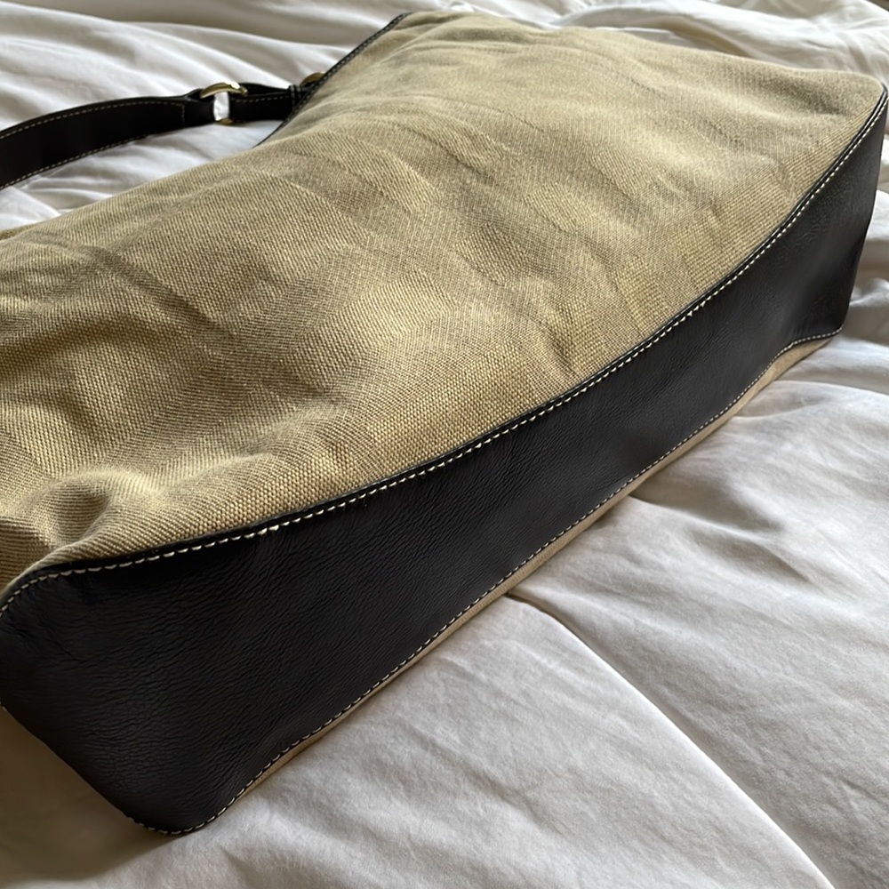 Authentic Burberry Tote. - image 7